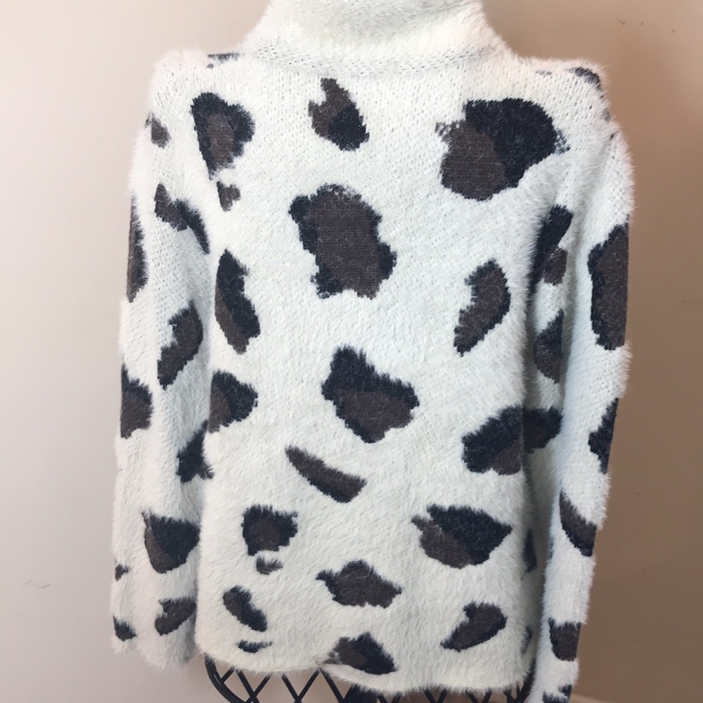 Entro Animal Print Long Sleeve Sweater - Picture 7 of 8